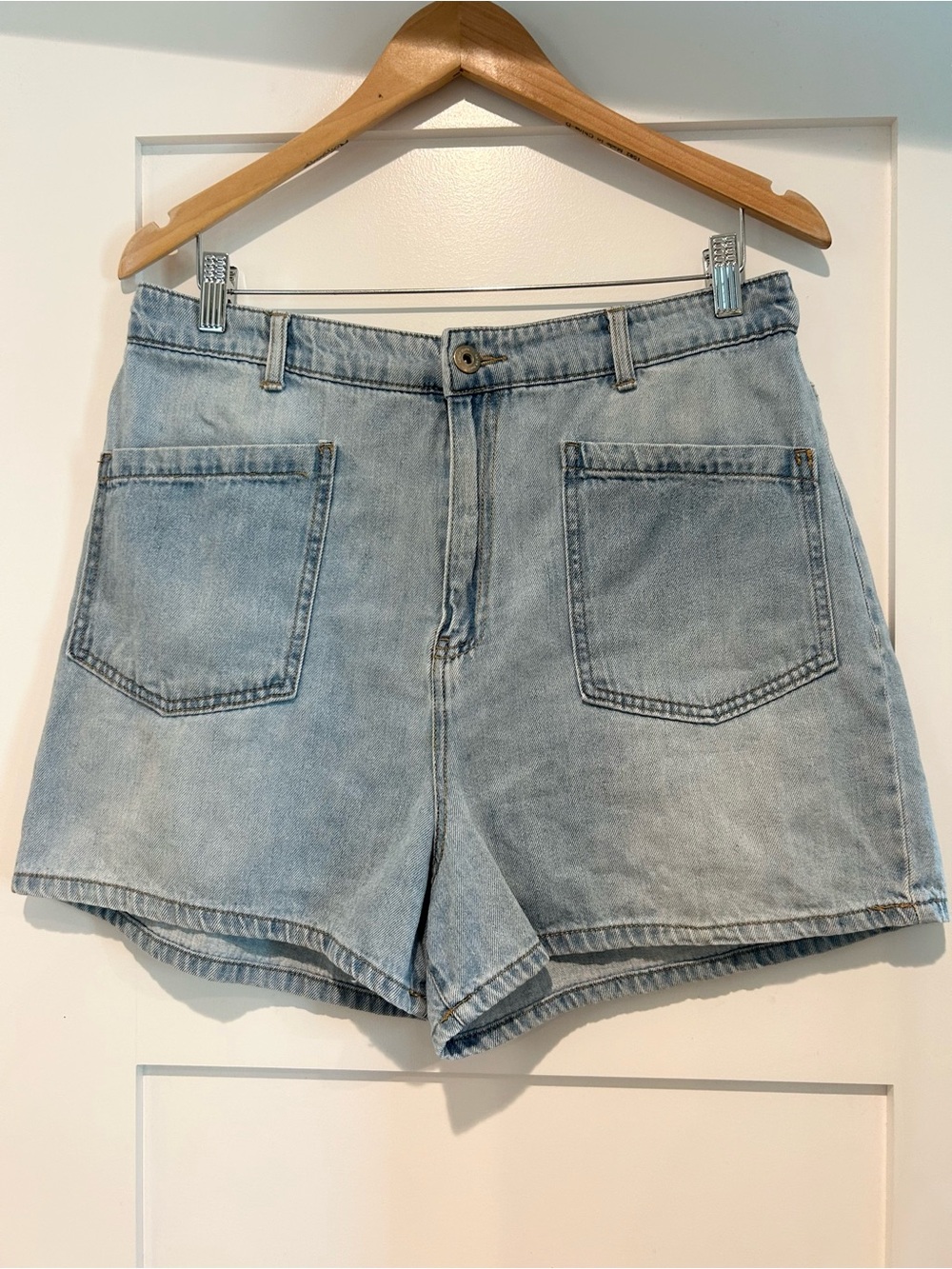 Kensie Light Wash Denim High-Rise Jean Shorts